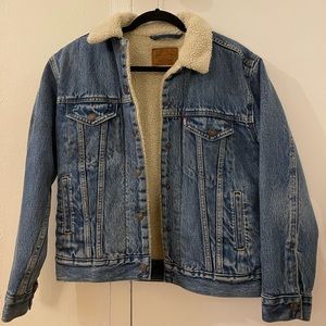 Levi’s Sherpa-lined Denim Trucker Jacket, Ex-Boyfriend fit (xs)